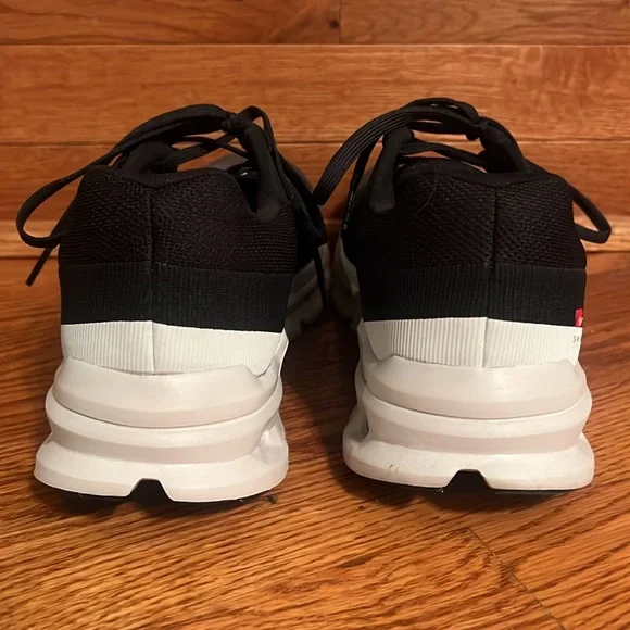 On Cloudrunner sneaker size 8.5 mens or size 10 women’s - Picture 5 of 8